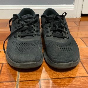 Men’s Nike Shoes size 9-1/2”